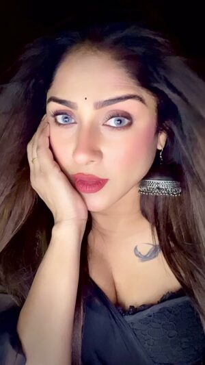 Soma Singha Instagram - #trendingsongs #instagramree #trend #reel #reelitfeelit #reelsvideo #viralreeĺs #instagram #réel @leo_sumit