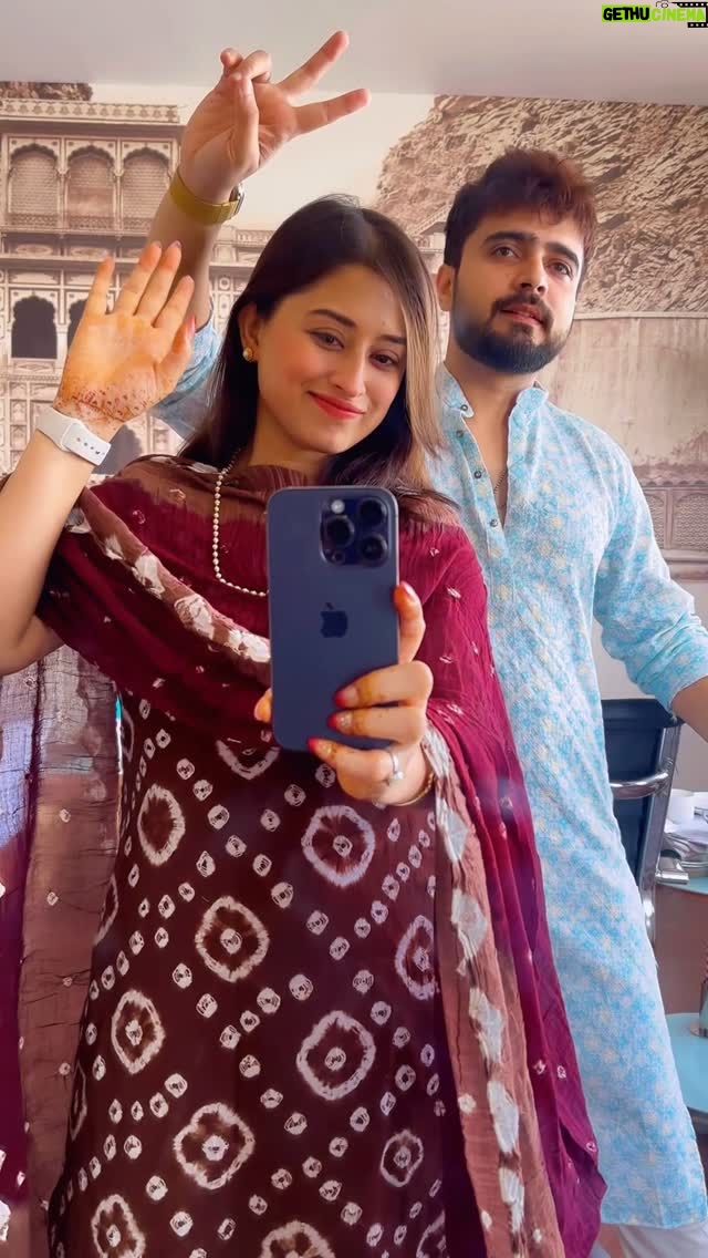 Somi Khan - 31.9K Likes - Mehndi hai rachnewali… aur masti bhi 💃🌿

#somikhan #adilkhandurrani #shaadi #mendhi #familytime #instagood #trending #viral