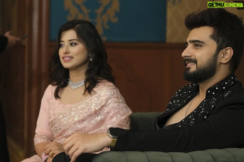 Somi Khan - 18.3K Likes - Duaon ke saaye mein, ek nayi zindagi ki shuruaat… My sister’s Big Day was all about love, laughter & barkat 🤍✨ #Alhamdulillah” @sabakhan_ks ✨❤️

——————————————————————————
#NikkahVibes #DuaAndBlessings #ShaadiKiRaat #Barkat #rehmat