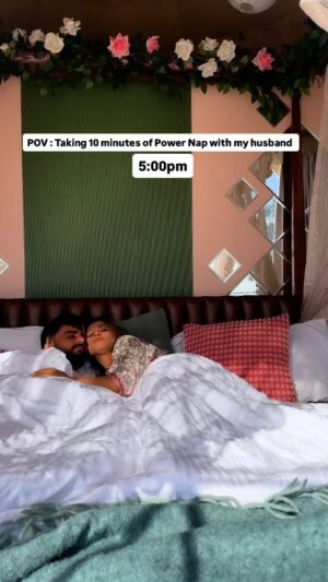 Somi Khan Instagram - Every time we say-just 10 minutes 😅😂
——————————————————————————
#adilkhandurrani #somikhan #instagood #trending