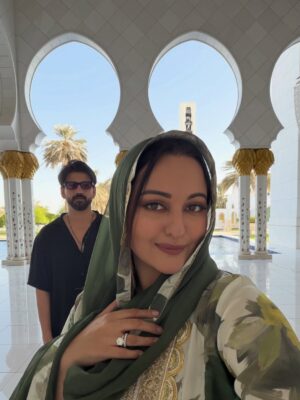 Sonakshi Sinha Instagram - Found a little sukoon, right here in Abu Dhabi! ✨🕌

@visitabudhabi #InAbuDhabi #ad