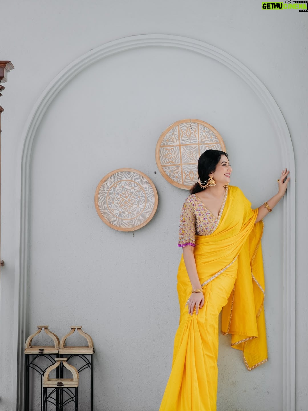 Sonal Monteiro - 213K Likes - ಸುಖ-ಶಾಂತಿ ಸದಾ ನಿಮ್ಮ ಮನೆಯಲ್ಲಿ ನೆಲೆಸಲಿ. ಎಲ್ಲರಿಗೂ ಹಬ್ಬದ ಶುಭಾಶಯಗಳು. ❤️ 

Wearing @maya_designer_studio_ 
Makeup @jaya.makeup_artist 
Hair - @makeover_by_rashmitha7 
Styled by @mousumilija 
Photographer @creativesbynostalgia 
Location @thesambhrama 
Jewellery- @thespatika

#sonalmonteiro