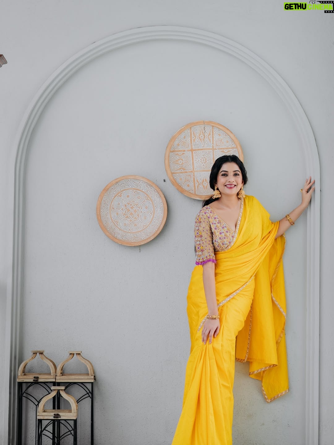 Sonal Monteiro - 213K Likes - ಸುಖ-ಶಾಂತಿ ಸದಾ ನಿಮ್ಮ ಮನೆಯಲ್ಲಿ ನೆಲೆಸಲಿ. ಎಲ್ಲರಿಗೂ ಹಬ್ಬದ ಶುಭಾಶಯಗಳು. ❤️ 

Wearing @maya_designer_studio_ 
Makeup @jaya.makeup_artist 
Hair - @makeover_by_rashmitha7 
Styled by @mousumilija 
Photographer @creativesbynostalgia 
Location @thesambhrama 
Jewellery- @thespatika

#sonalmonteiro