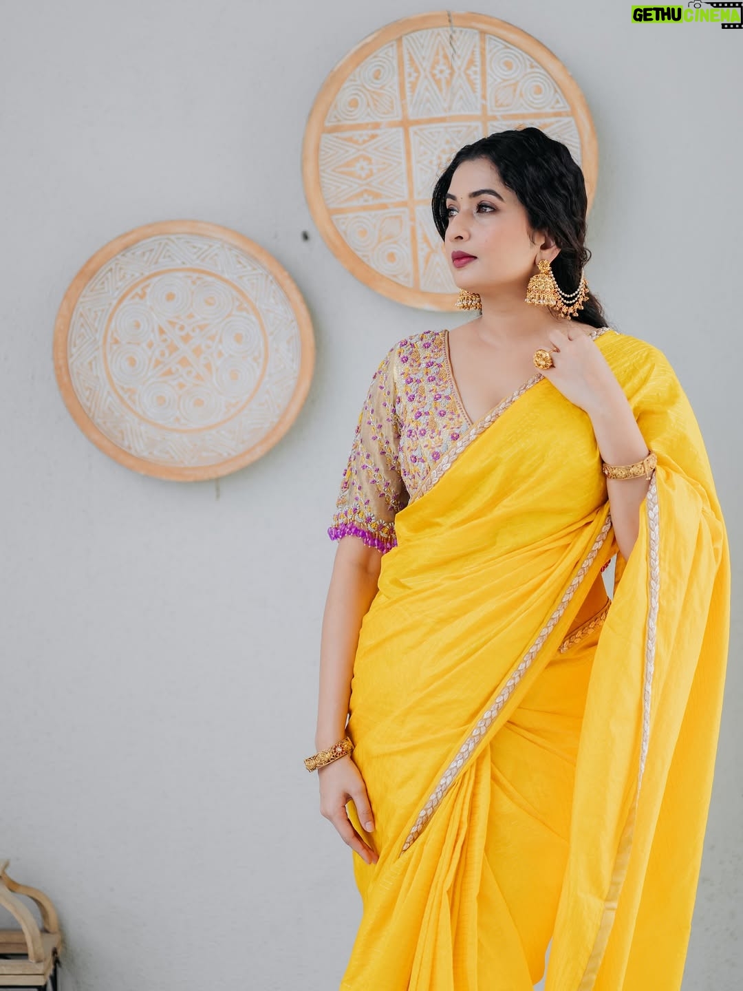 Sonal Monteiro - 213K Likes - ಸುಖ-ಶಾಂತಿ ಸದಾ ನಿಮ್ಮ ಮನೆಯಲ್ಲಿ ನೆಲೆಸಲಿ. ಎಲ್ಲರಿಗೂ ಹಬ್ಬದ ಶುಭಾಶಯಗಳು. ❤️ 

Wearing @maya_designer_studio_ 
Makeup @jaya.makeup_artist 
Hair - @makeover_by_rashmitha7 
Styled by @mousumilija 
Photographer @creativesbynostalgia 
Location @thesambhrama 
Jewellery- @thespatika

#sonalmonteiro