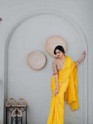 Sonal Monteiro Instagram - ಸುಖ-ಶಾಂತಿ ಸದಾ ನಿಮ್ಮ ಮನೆಯಲ್ಲಿ ನೆಲೆಸಲಿ. ಎಲ್ಲರಿಗೂ ಹಬ್ಬದ ಶುಭಾಶಯಗಳು. ❤️ 

Wearing @maya_designer_studio_ 
Makeup @jaya.makeup_artist 
Hair - @makeover_by_rashmitha7 
Styled by @mousumilija 
Photographer @creativesbynostalgia 
Location @thesambhrama 
Jewellery- @thespatika

#sonalmonteiro