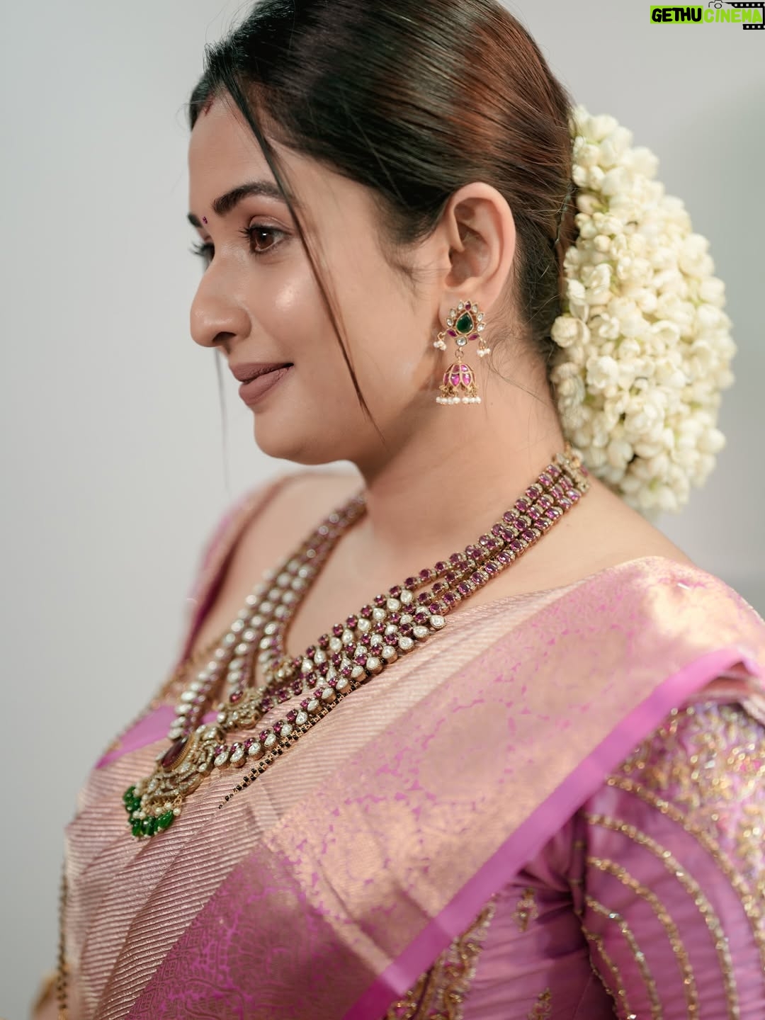 Sonal Monteiro - 170K Likes - 💞

Makeup - @ganesh_makeover ❤️
Hair - @makeover_by_praveen ❤️
Jewellery- @rentingstoli ❤️
Wearing @arulaa_by_rashmianooprao ❤️
Saree - @kanchi_co_yogalakshmi_silks 
Clicked by - @veer_.clicks 

#sonalmonteiro #mahanati #zeekannada #tharunsudhir