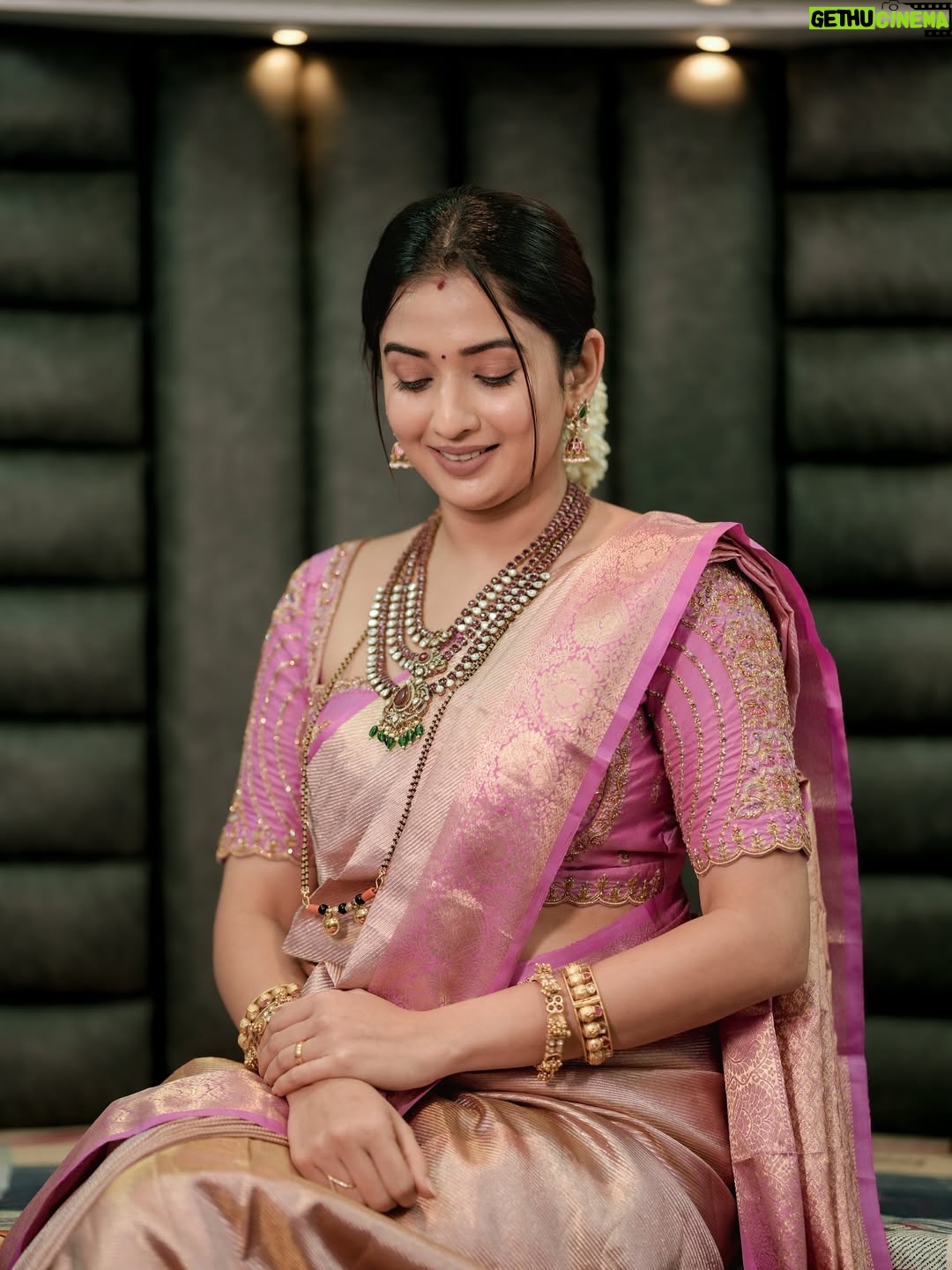 Sonal Monteiro - 170K Likes - 💞

Makeup - @ganesh_makeover ❤️
Hair - @makeover_by_praveen ❤️
Jewellery- @rentingstoli ❤️
Wearing @arulaa_by_rashmianooprao ❤️
Saree - @kanchi_co_yogalakshmi_silks 
Clicked by - @veer_.clicks 

#sonalmonteiro #mahanati #zeekannada #tharunsudhir