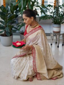 Actress Sonalee Kulkarni HD Photos and Wallpapers October 2025