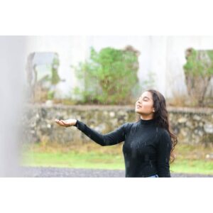 Sonali Dalvi Instagram - ą¤Æą„ ą¤®ą„ą¤øą¤® ą¤ą„ बारिश, ą¤Æą„ ą¤¬ą¤¾ą¤°ą¤æą¤¶ ą¤ą¤¾ पानą„
ą¤Æą„ ą¤Ŗą¤¾ą¤Øą„ ą¤ą„ ą¤¬ą„ą¤ą¤¦ą„ą¤, ą¤¤ą„ą¤ą„ ą¤¹ą„ ą¤¤ą„ ą¤¢ą„ą¤ą¤¢ą„ą¤
ą¤Æą„ ą¤®ą¤æą¤²ą¤Øą„ ą¤ą„ ą¤ą„वाहिश, ą¤Æą„ ą¤ą„वाहिश ą¤Ŗą„ą¤°ą¤¾ą¤Øą„
ą¤¹ą„ ą¤Ŗą„ą¤°ą„ ą¤¤ą„ą¤ą„ सą„, ą¤®ą„ą¤°ą„ ą¤Æą„ ą¤ą¤¹ą¤¾ą¤Øą„⤠#barish #rain #shayari #india #love #hindi #poetry #instagram #photography #nature #writersofinstagram #urdu #hindiquotes #naturephotography #mausam #bhoolbhulaiya #pakkapul #up #nawabs #lucknowcity #lucknow #lucknowuniversity #satkhanda #pakistan #like #mohabbat #bhfyp #quoteoftheday #udaipur #bhfypā„ļøā„ļøā„ļøā„ļøā„ļøššššššššššššššššššāāļøāāļøāāļøāāļøāāļøāāļøāāāāāāāāāāāāāšššš