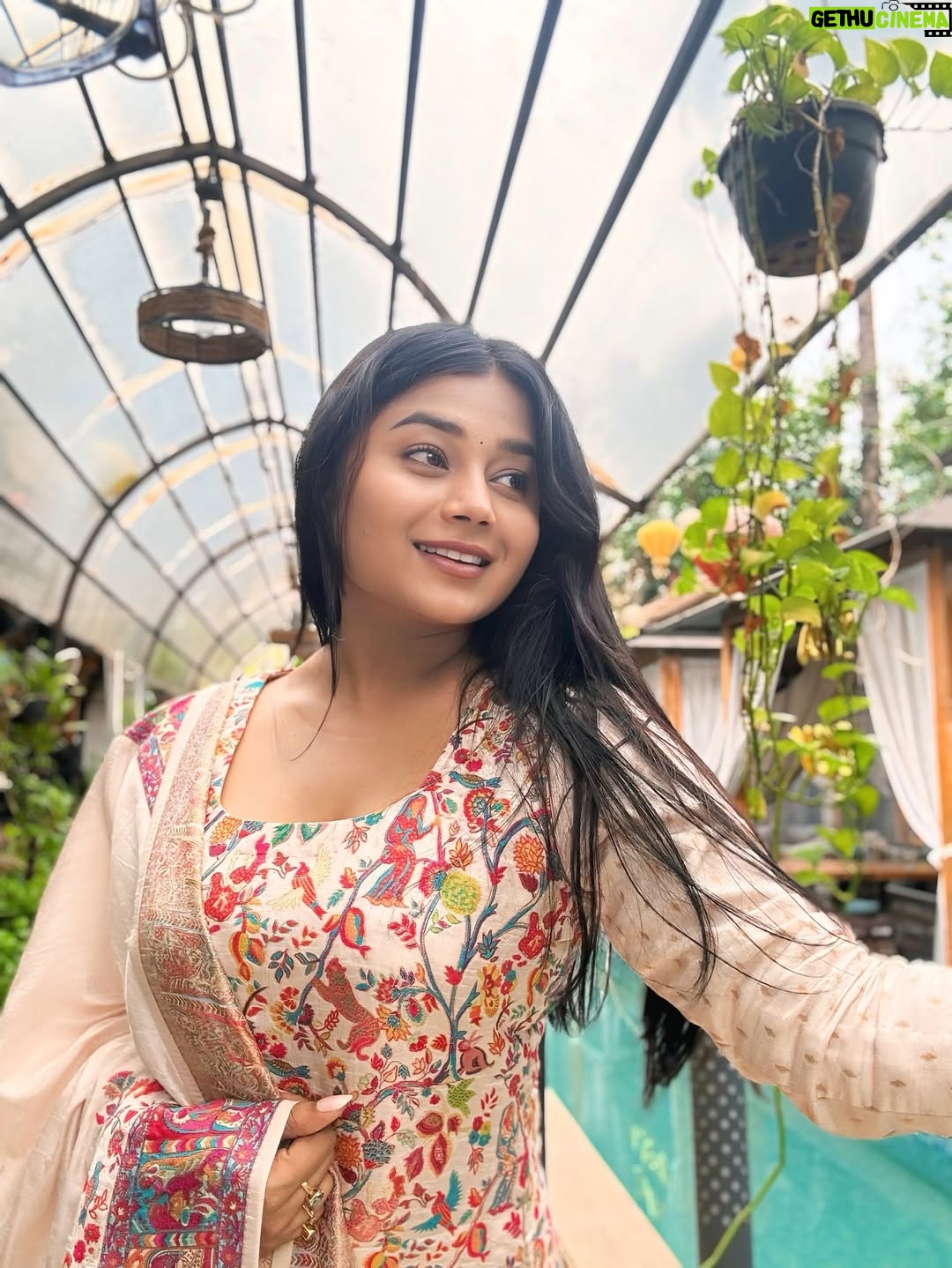 Sonali Dalvi - 1.1K Likes - konsi pic achhi lagi ? 

#pic  #photoshop  #photo  #instagram  #motivation  #motivación #positvevibes  #positividade  #gratitude #nature