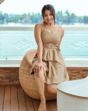 Sonali Dalvi Instagram - Give freely from what you have; expect nothing in return from anyone.
#smile #motivationforlife #grow #glow #instagram #virelvideo #motivationalquotes