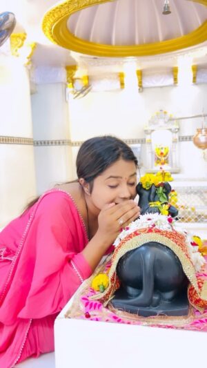 Sonali Dalvi Instagram - hamesha ke liye chahiye ā¤ļøšš±šš»
#mahakal #mahadev #harharmahadev #explorepage #viralvideos #truelove #couplegoals