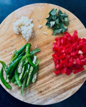 Sonali Dalvi Instagram - creating a meal with your own handsāthe warmth, the love, the effort, all coming together in every bite. Itās not just food; itās a feeling, a memory, a piece of your heart on a plate.ā
thank you @amul_india
#todaymeal #foodlover #cooking #selfmade #amulcheese #foodpics