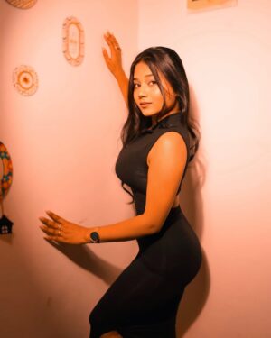 Sonali Dalvi Instagram - āIf you think you are perfect, then you will not try to improve.ā
#explorepage⨠#instgram #picofday #modellife #stylepost #fashionnova
