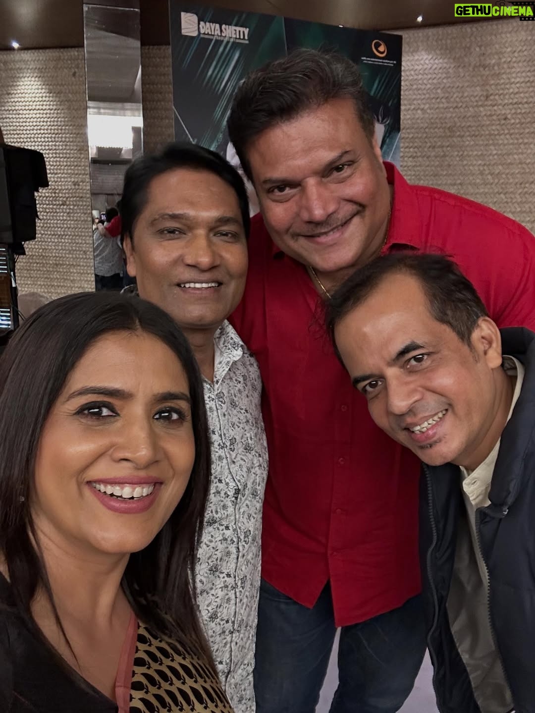 Sonali Kulkarni - 8.5K Likes - HELLO KNOCK KNOCK KAUN HAI..

Director : Prabal Barua
Producer : Dayanand Shetty
Team : US 😍

Thank you media 🩵
Trailer is out guys..
Releasing soon..!