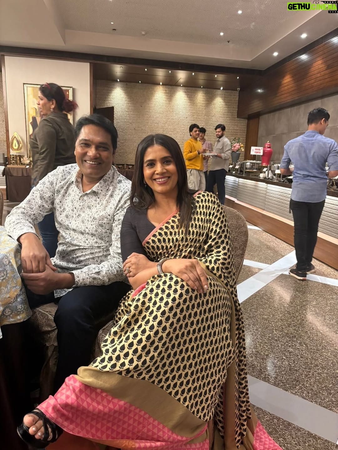 Sonali Kulkarni - 8.5K Likes - HELLO KNOCK KNOCK KAUN HAI..

Director : Prabal Barua
Producer : Dayanand Shetty
Team : US 😍

Thank you media 🩵
Trailer is out guys..
Releasing soon..!