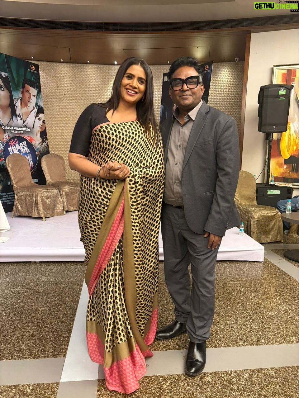 Sonali Kulkarni - 8.5K Likes - HELLO KNOCK KNOCK KAUN HAI..

Director : Prabal Barua
Producer : Dayanand Shetty
Team : US 😍

Thank you media 🩵
Trailer is out guys..
Releasing soon..!