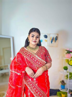 Sonali Singh Instagram - This Red Look ✨when you are Half Married ❤️
.
.
.
.
.
#sareelook #photoshoot #sareelove❤️ #indianlook #photography #trending #fashion #style #explore #explorepage✨ #lookoftheday