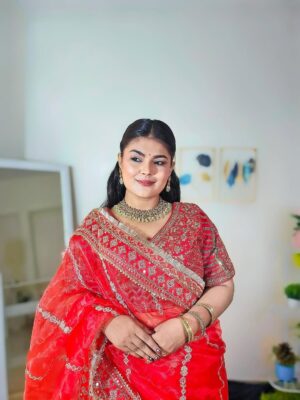 Sonali Singh Instagram - This Red Look ✨when you are Half Married ❤️
.
.
.
.
.
#sareelook #photoshoot #sareelove❤️ #indianlook #photography #trending #fashion #style #explore #explorepage✨ #lookoftheday