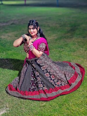 Sonali Singh Instagram - Yesterday Night ✨🛍️
.
.
.
.
.
#garbalovers❤️ #garbanight #garbaphotoshoot♥️😍 #garbadance #garbalove #couplegarba