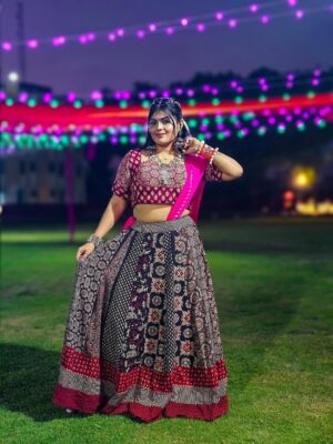 Sonali Singh Instagram - Yesterday Night ✨🛍️
.
.
.
.
.
#garbalovers❤️ #garbanight #garbaphotoshoot♥️😍 #garbadance #garbalove #couplegarba