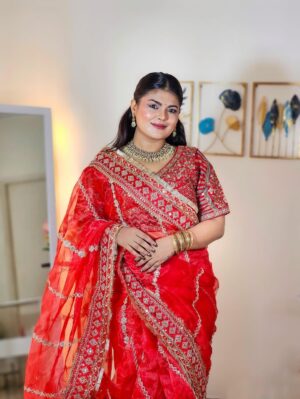 Sonali Singh Instagram - This Red Look ✨when you are Half Married ❤️
.
.
.
.
.
#sareelook #photoshoot #sareelove❤️ #indianlook #photography #trending #fashion #style #explore #explorepage✨ #lookoftheday