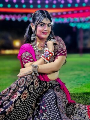 Sonali Singh Instagram - Yesterday Night ✨🛍️
.
.
.
.
.
#garbalovers❤️ #garbanight #garbaphotoshoot♥️😍 #garbadance #garbalove #couplegarba