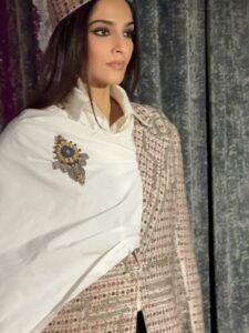 Actress Sonam Kapoor HD Photos and Wallpapers September 2025
