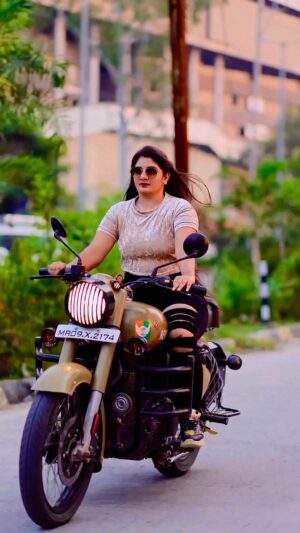 Sonam Kethwas Instagram - 🫣❤️
#reel #trendingreels #reelsvideo #lookingwow #trending #trendingsongs #bike