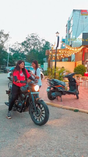 Sonam Kethwas Instagram - 😂 @kavita___01 

#reelsinstagram #reels #reelsvideo #reelsindia #reef2reef #reelkarofeelkaro #bike #bikelove #bulletlovers