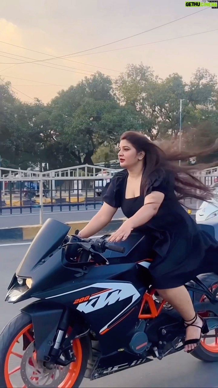 Sonam Kethwas - 2.1K Likes - Ktm 🖤 

#reelsinstagram #trendingreels #trending #viral #reelsvideo #ktm #ktmgirl #indori #like