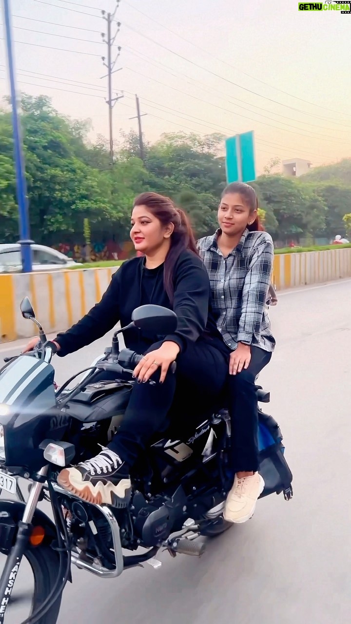 Sonam Kethwas - 1.3K Likes - Splendor 😂🖤(On public demand 🤦🏻‍♀️) Next bike kon si ab ? 

#réel #reelsvideo #viralvideos #viralreels #trendingreels #bikelover #reelkarofeelkaro