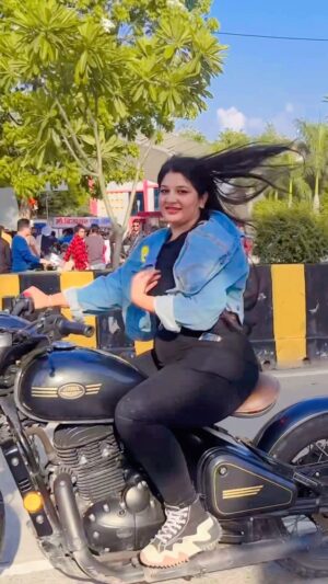 Sonam Kethwas Instagram - Follow 🖤 

#reelsinstagram #reels #reelsvideo #reelsindia #reef2reef #reelslovers #bikeride #bike #trendingreels #trendingsongs #viral #viralreels #bikegirl