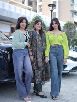 Sonam Kethwas Instagram - some time with friends🫶🏻♥️✨@divyasonii_01

#newpost #indore #friendship #instagram