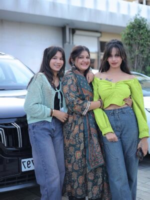 Sonam Kethwas Instagram - some time with friends🫶🏻♥️✨@divyasonii_01

#newpost #indore #friendship #instagram
