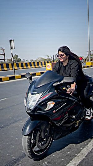 Sonam Kethwas Instagram - Hayabusa girl 👧🖤 

#reelsinstagram #hayabusa #hayabusa1300 #hayabusa2021 #hayabusalovers #hayabusagirl #hayabusaindia #hayabusalovers #reels #trendingreels #trendingsongs #bike #bikeride