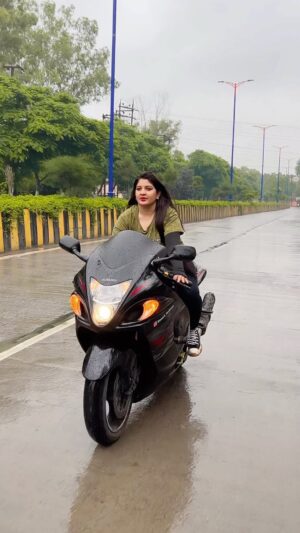 Sonam Kethwas Instagram - Hayabusa girl 🖤🏍️ 

#réel #reelsinstagram #trending #viralvideos #viralreels #viral #hayabusa #hayabusa2 #hayabusa_lover #hayabusa1300