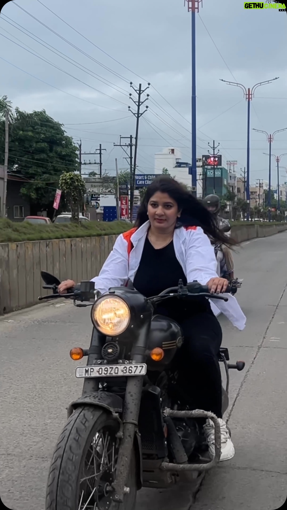 Sonam Kethwas - 8K Likes - Chai ☕️  jawa 🏍️🖤🥹

#Bike #trendingreels #reelsinstagram #reels #reelitfeelit #reelsindia #reelsvideo