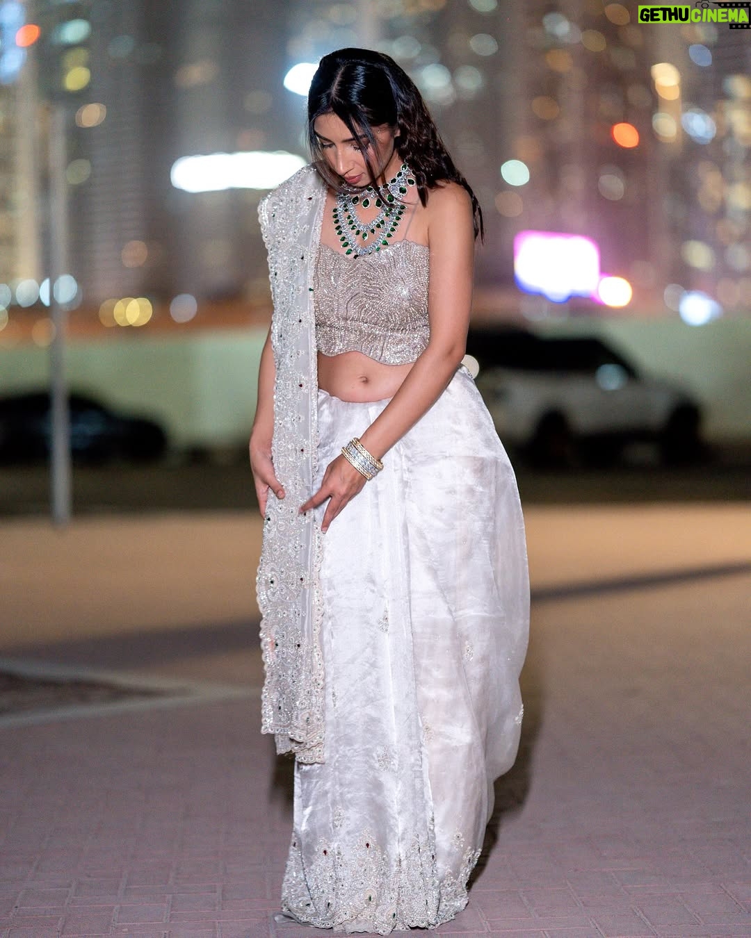 Sonam Pirani - 795 Likes - Kabhi kabhi khud ki tasveer pe bhi thoda fida ho jana chahiye 🥹🥹

Honestly I would easily wear this to met gala as @diljitdosanjh  1 😛😛

I recreated the forgotten Maharani look, gujarati style! I haven’t seen a saree draped more beautifully 

Outfit & jewelry @frontierraasdubai @sonalisglobal 
Shot by @qamarrazafilms 
Makeup and hair @laloge_uae