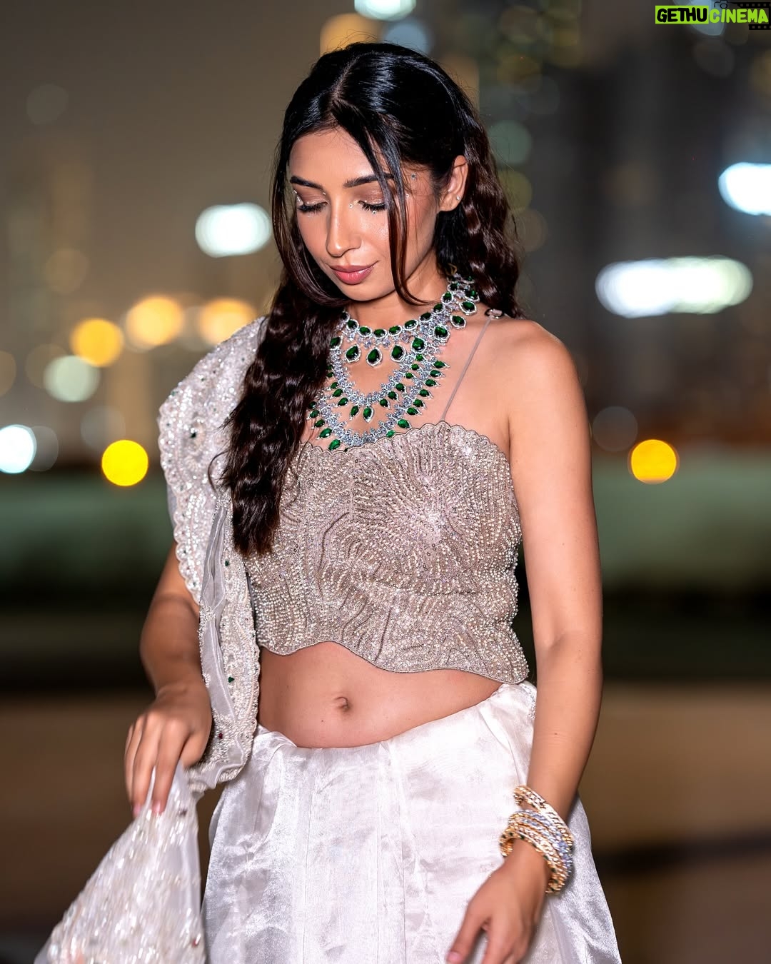 Sonam Pirani - 795 Likes - Kabhi kabhi khud ki tasveer pe bhi thoda fida ho jana chahiye 🥹🥹

Honestly I would easily wear this to met gala as @diljitdosanjh  1 😛😛

I recreated the forgotten Maharani look, gujarati style! I haven’t seen a saree draped more beautifully 

Outfit & jewelry @frontierraasdubai @sonalisglobal 
Shot by @qamarrazafilms 
Makeup and hair @laloge_uae