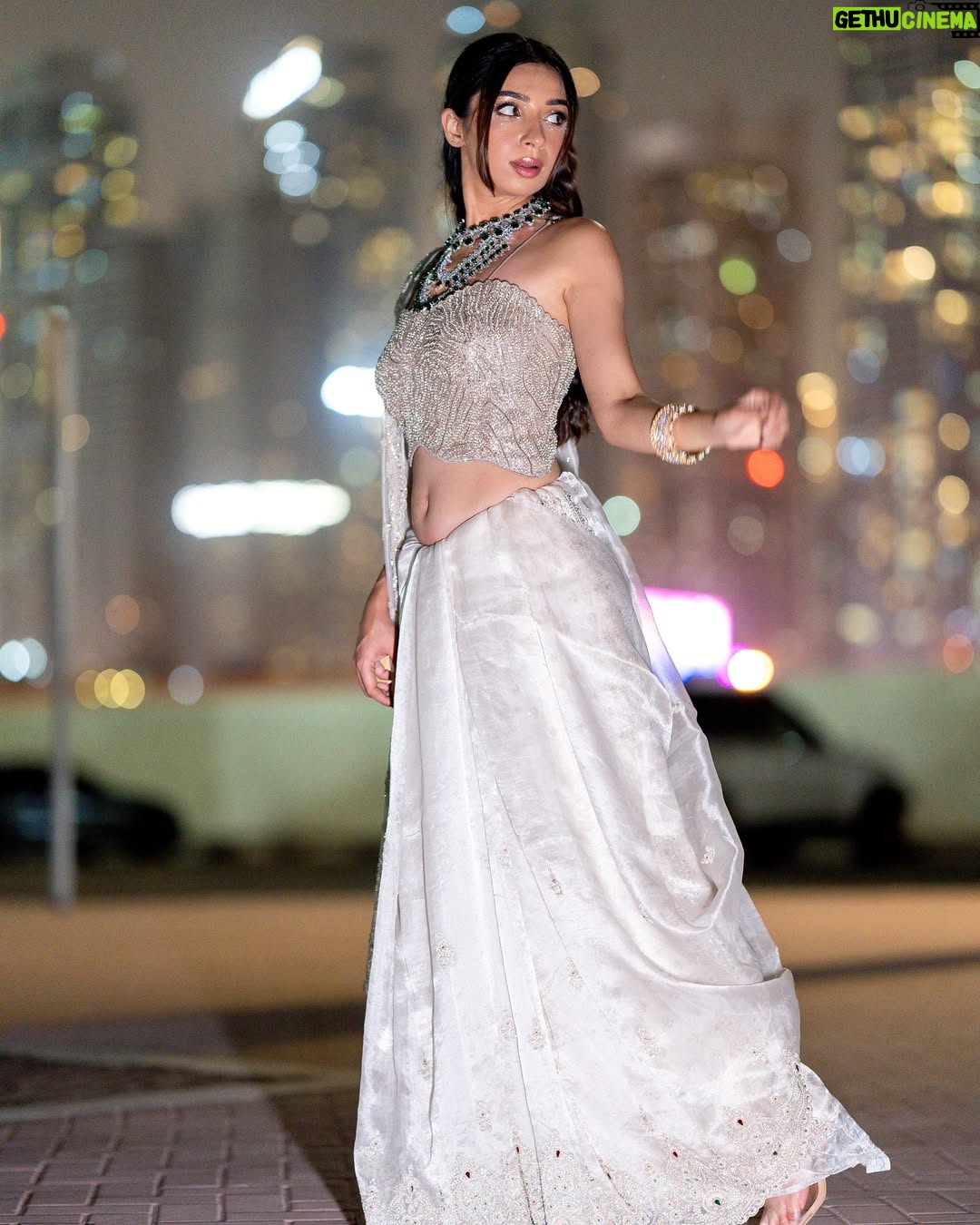 Sonam Pirani - 795 Likes - Kabhi kabhi khud ki tasveer pe bhi thoda fida ho jana chahiye 🥹🥹

Honestly I would easily wear this to met gala as @diljitdosanjh  1 😛😛

I recreated the forgotten Maharani look, gujarati style! I haven’t seen a saree draped more beautifully 

Outfit & jewelry @frontierraasdubai @sonalisglobal 
Shot by @qamarrazafilms 
Makeup and hair @laloge_uae