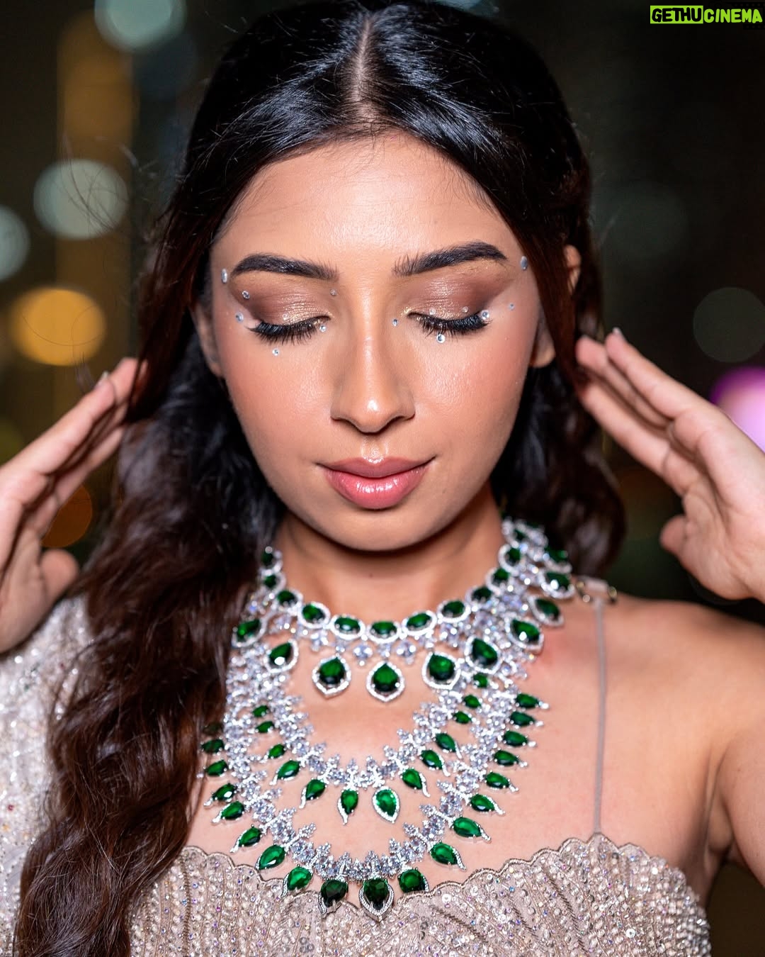 Sonam Pirani - 795 Likes - Kabhi kabhi khud ki tasveer pe bhi thoda fida ho jana chahiye 🥹🥹

Honestly I would easily wear this to met gala as @diljitdosanjh  1 😛😛

I recreated the forgotten Maharani look, gujarati style! I haven’t seen a saree draped more beautifully 

Outfit & jewelry @frontierraasdubai @sonalisglobal 
Shot by @qamarrazafilms 
Makeup and hair @laloge_uae