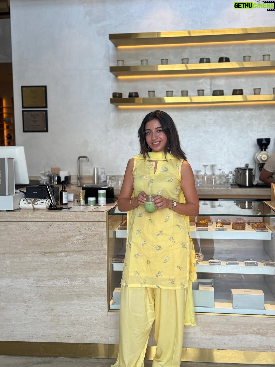 Sonam Pirani - 763 Likes - Butter yellow farsi salwar suit goes with my matcha ❤️❤️

#butteryellow #sunset #matcha #farsisalwar #butter
