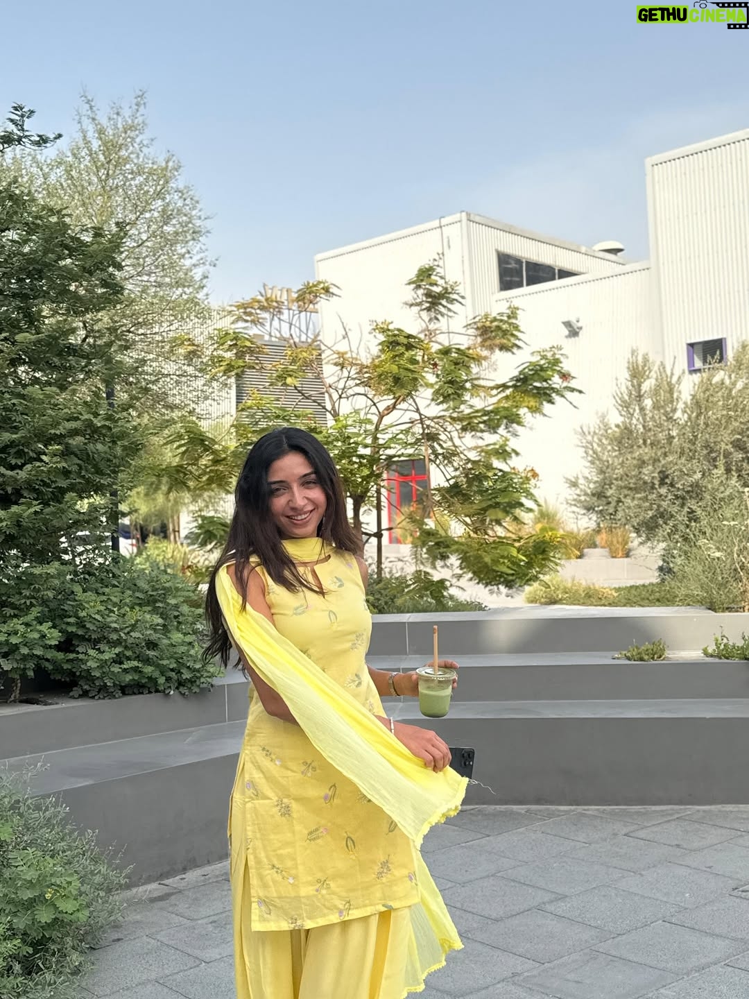 Sonam Pirani - 763 Likes - Butter yellow farsi salwar suit goes with my matcha ❤️❤️

#butteryellow #sunset #matcha #farsisalwar #butter