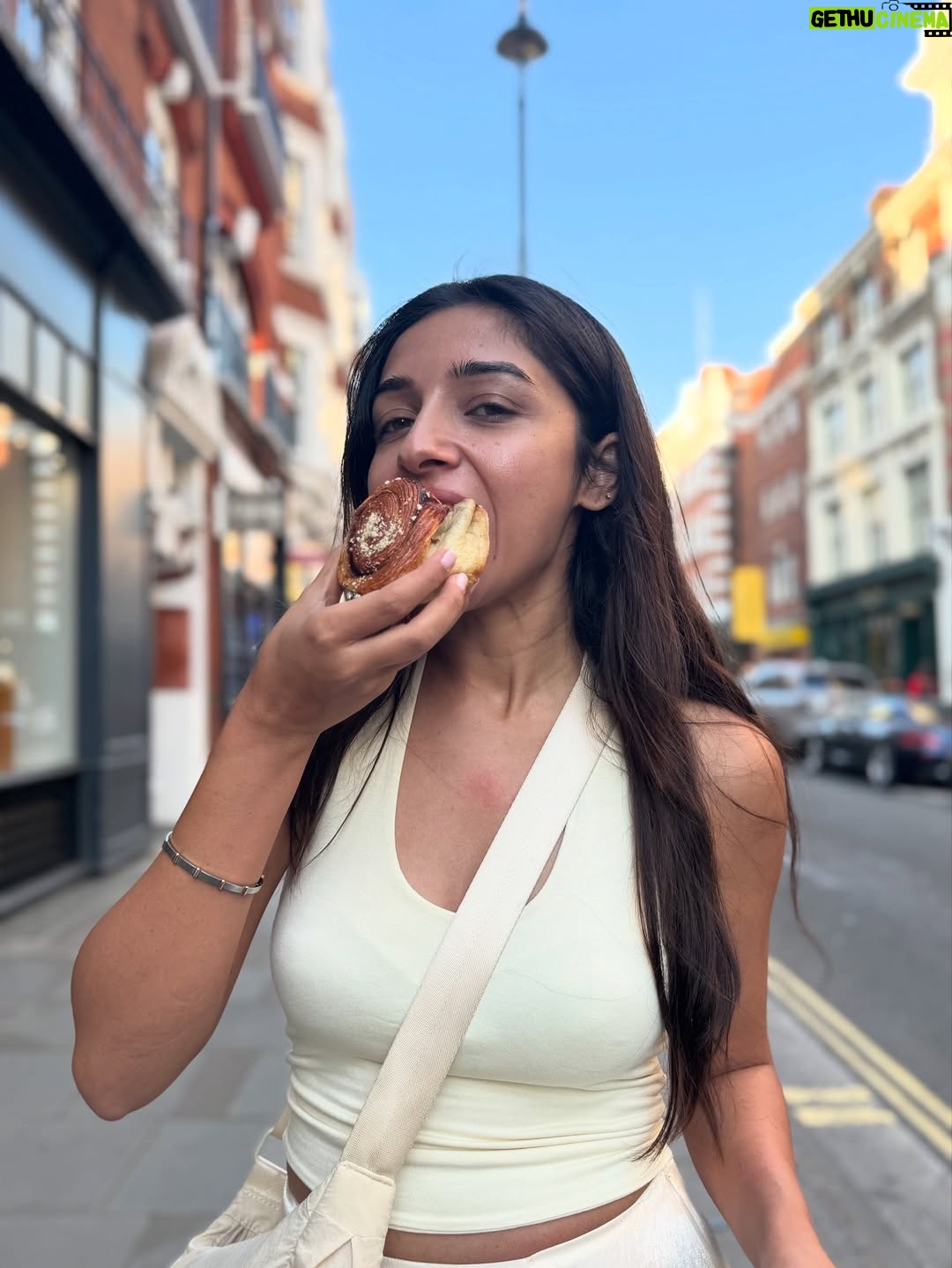 Sonam Pirani - 1K Likes - Day 1 in London: laughter, coffee, good food, and getting lost in Central streets. ✨

#london #centrallondon #harrypotter #uk