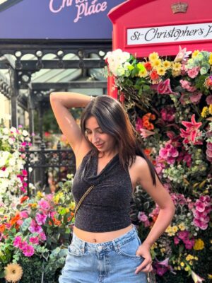 Sonam Pirani Instagram - If I disappear, Iām probably stuck on the wrong tube line again š
#london #londonist