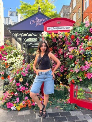 Sonam Pirani Instagram - If I disappear, Iām probably stuck on the wrong tube line again š
#london #londonist