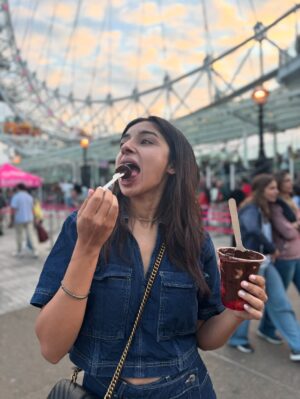 Sonam Pirani Instagram - Peak Central London vibes š¼š
#centrallondon #london #londonbridge #kensington #strawberrys #londoneye