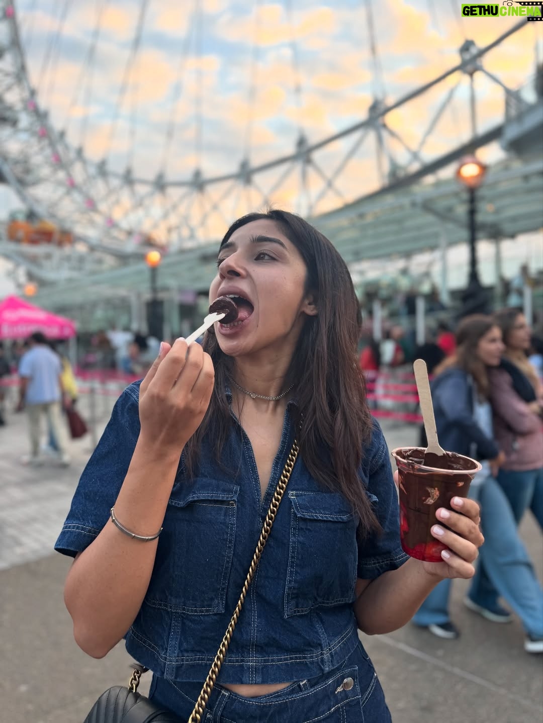 Sonam Pirani - 2.3K Likes - Peak Central London vibes 🌼😍

#centrallondon #london #londonbridge #kensington #strawberrys #londoneye