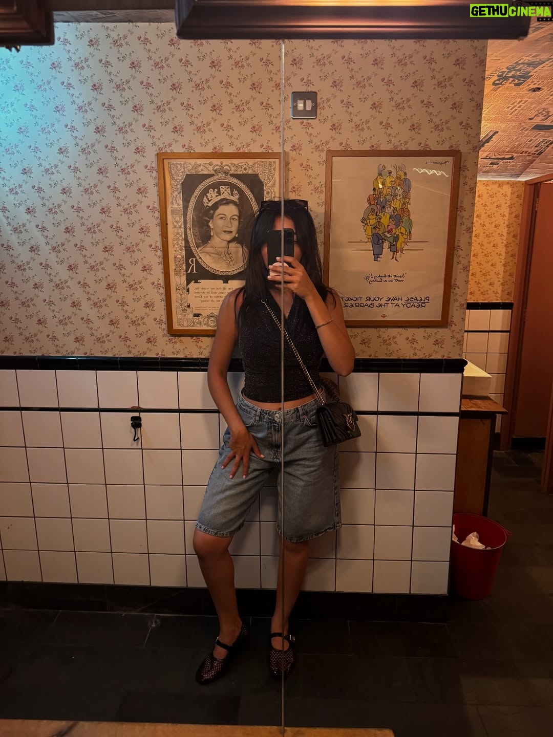 Sonam Pirani - 685 Likes - If I disappear, I’m probably stuck on the wrong tube line again 😂

#london #londonist
